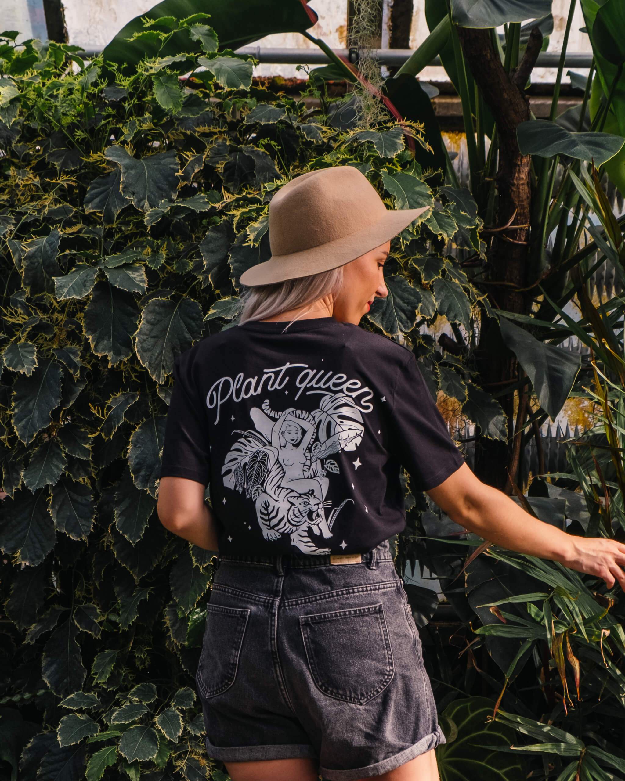 Plant queen Black T-shirt - plantsnobiety