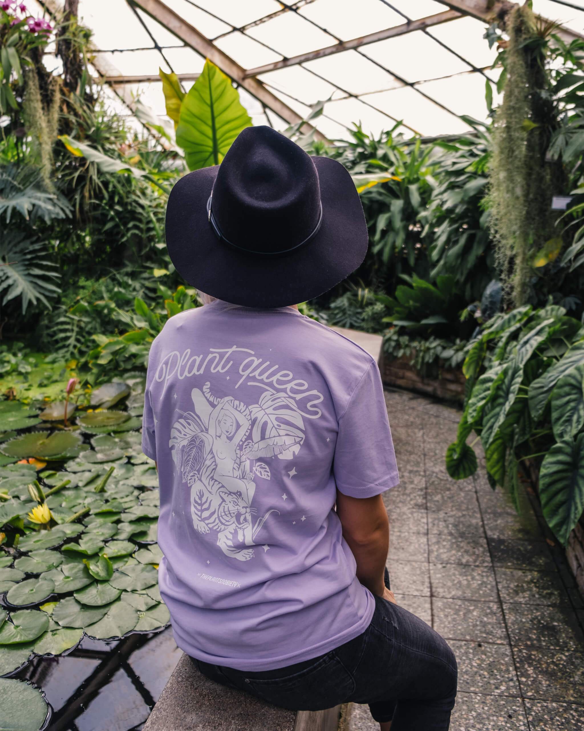 Plant queen Lavender T-shirt - plantsnobiety