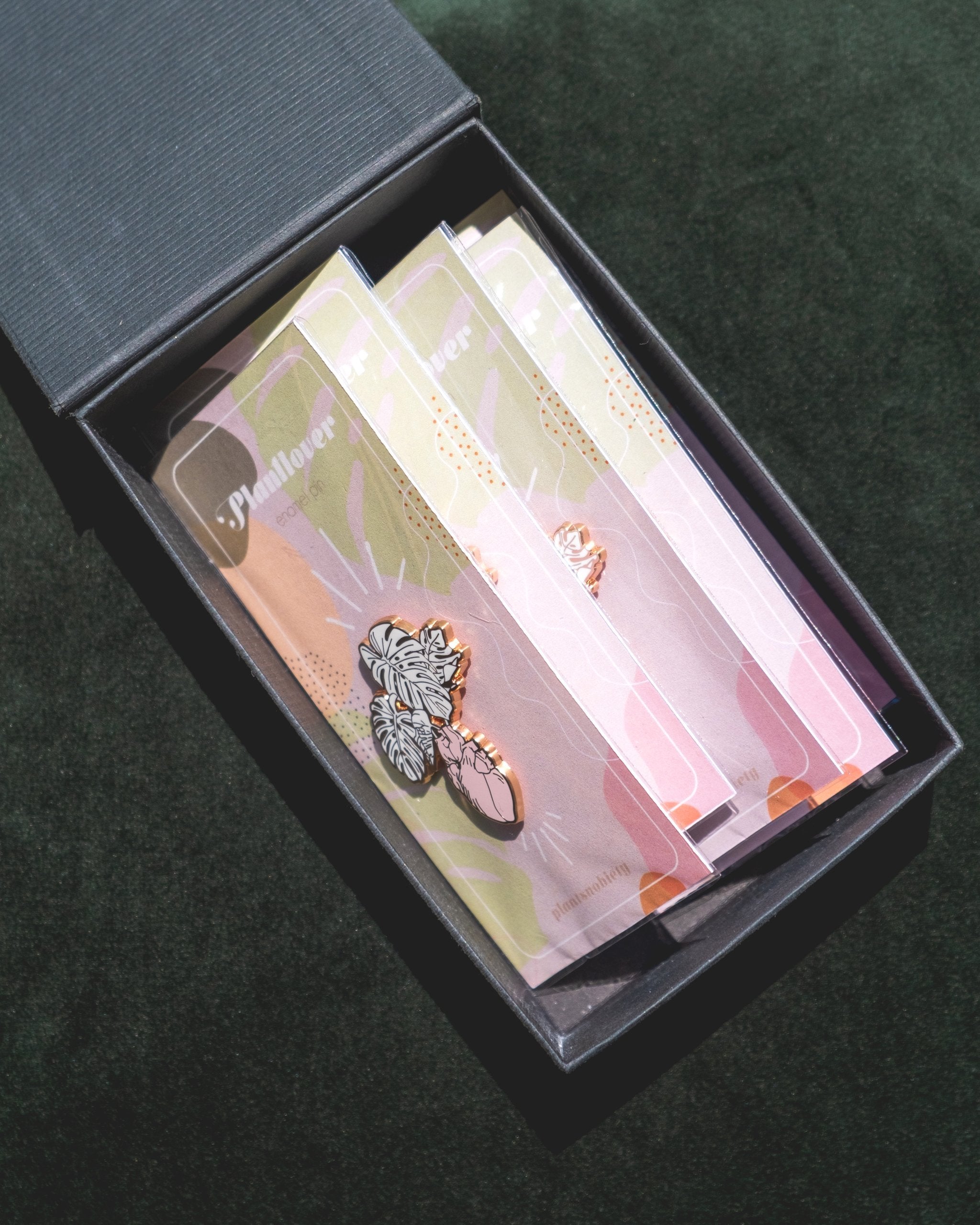 Plantlover enamel pin - plantsnobiety
